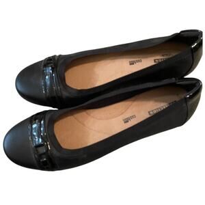 Collections by Clark  Sz 10 Black Leather and Patent Flats